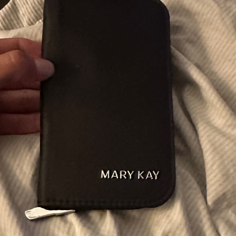 Mary Kay Elegant Black Card Holder